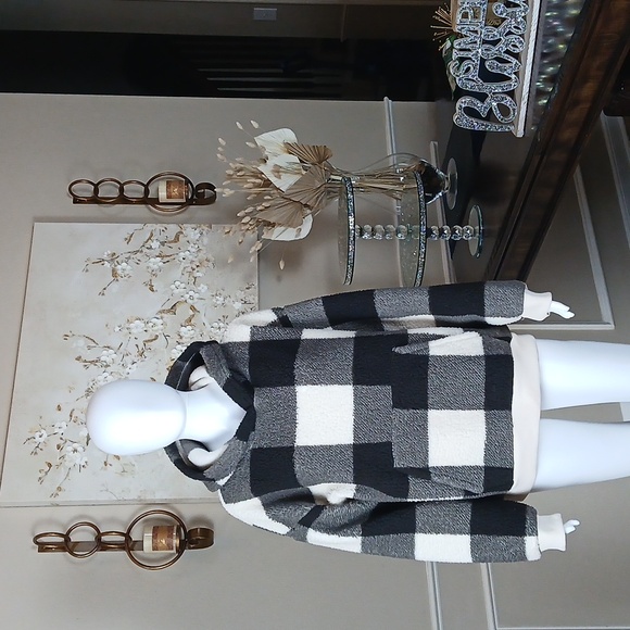 American Eagle Women's Plaid Fleece Sherpa Oversize Hoodie Sweater. Size M - Picture 8 of 17